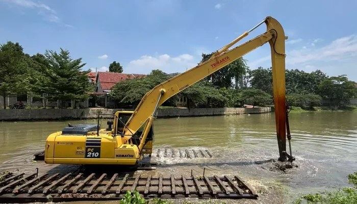 Normalisasi Situ Bojongsari, DPUPR Kerahkan Alat Berat