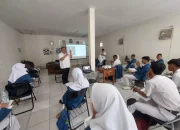 Melalui Program Kemenkeu Mengajar, Pelajar Depok di Kenalkan Literasi Keuangan