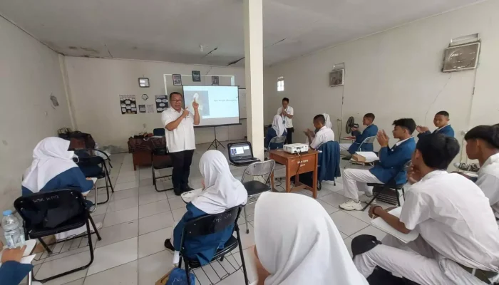Melalui Program Kemenkeu Mengajar, Pelajar Depok di Kenalkan Literasi Keuangan