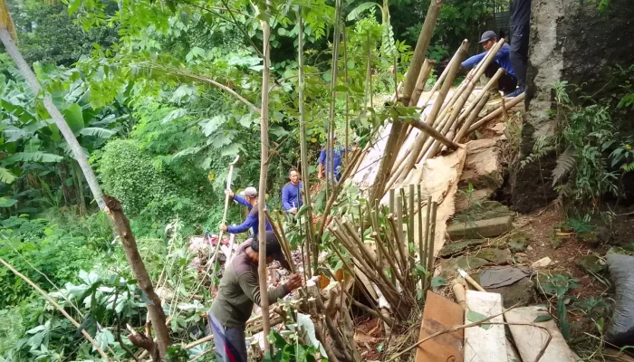 Pemkot Depok Perbaiki Turap Longsor di Kampung Banjaran Pucung Cilangkap