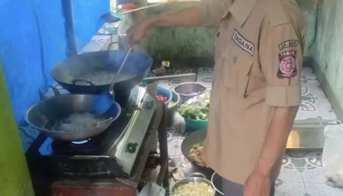 Tagana Buka Dapur Umum Bagi Korban Bencana di Kabupaten Sukabumi