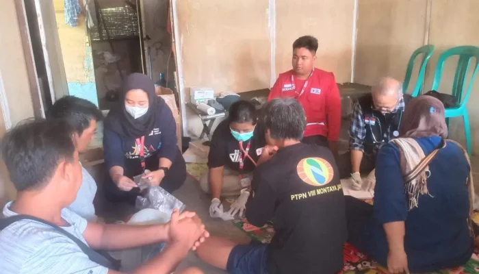 PMI Depok Beri Layanan Kesehatan ke Korban Bencana Sukabumi