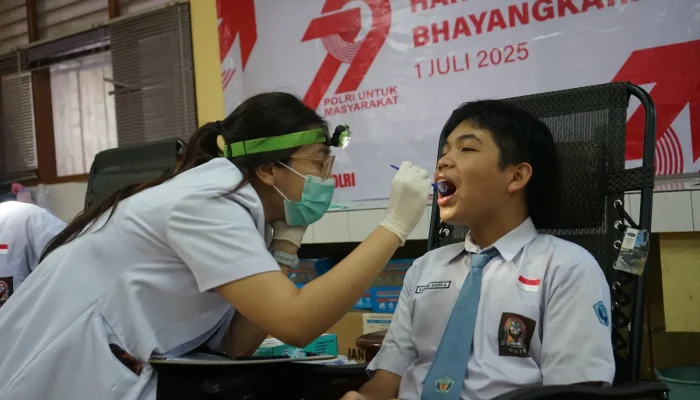 RS Bhayangkara Brimob Goes to School