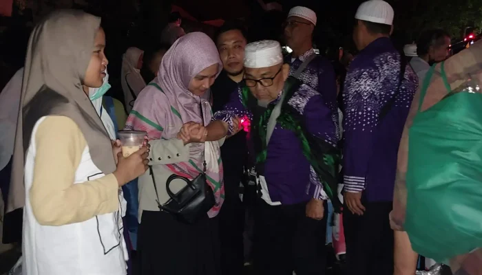 441 Jamaah Haji Kloter 55 dan 56 JKS Tiba di Depok