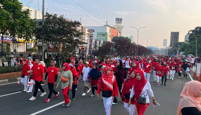 Ikuti Jalan Santai HUT ke-80 RI, Ribuan Warga Padati CFD Margonda