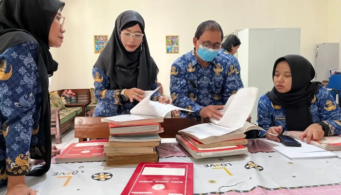 Diskarpus Depok Akuisisi Arsip SDN Hasil Merger