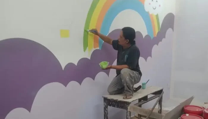 Gandeng Komunitas Mural Depok, Disrumkim Percantik Gedung Puspaga Harmoni