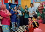 Cing Ikah Gaungkan Wajib Belajar 13 Tahun