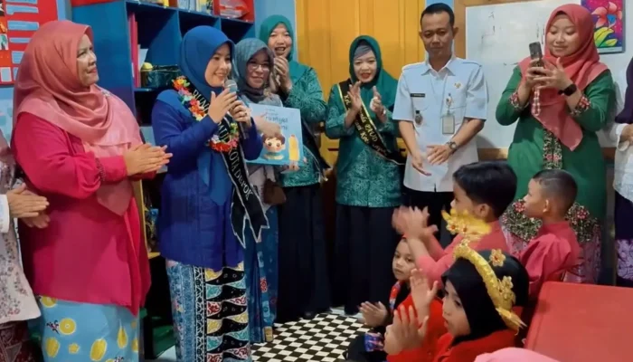 Cing Ikah Gaungkan Wajib Belajar 13 Tahun