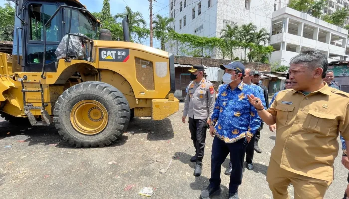 Tinjau TPS Pasar Kemiri Muka, Wakil Wali Kota Depok Minta Pengelolaan Sampah Dibenahi