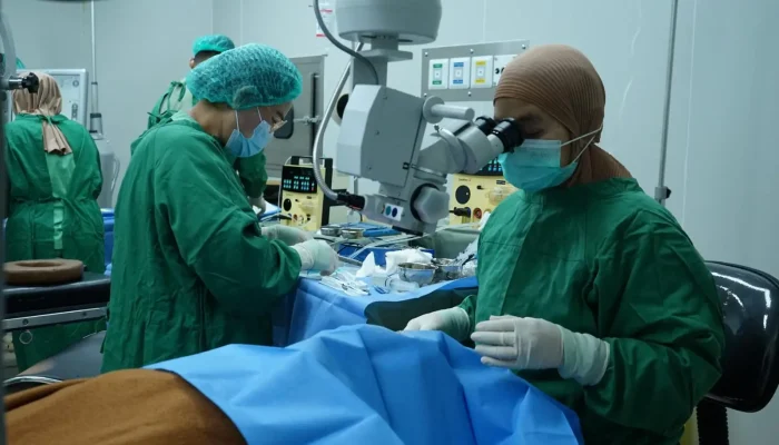 Peringati HUT ke-80, Brimob Depok Gelar Operasi Katarak Gratis Bagi Masyarakat