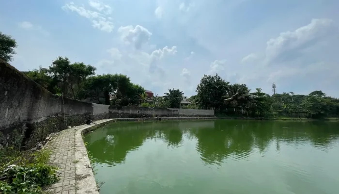 Kelurahan Cipas Segel Akses Pembuangan Kotoran Ternak di Situ Gadog