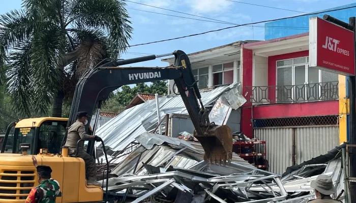 Puluhan Bangli dan PKL di Panmas–Limo Ditertibkan Satpol PP Depok